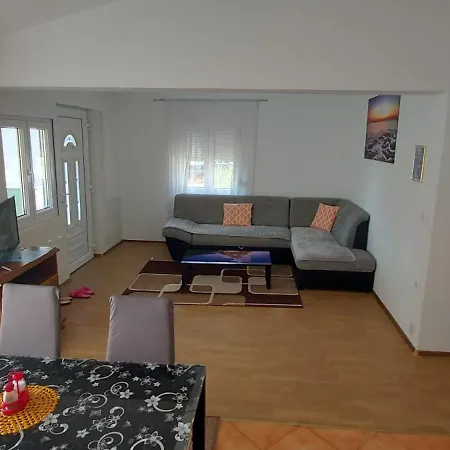 Ema & Sea Apartment's With Free Private Parking Apartment