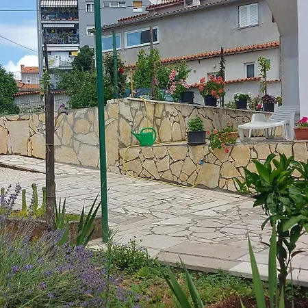 Ema & Sea Apartment's With Free Private Parking Apartment