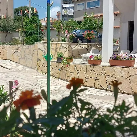 Ema & Sea Apartment's With Free Private Parking Apartment