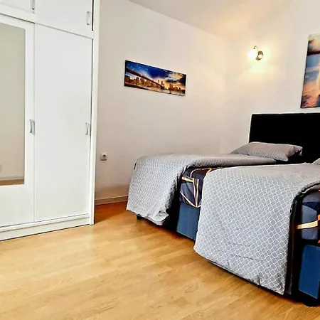 Ema & Sea Apartment's Póla