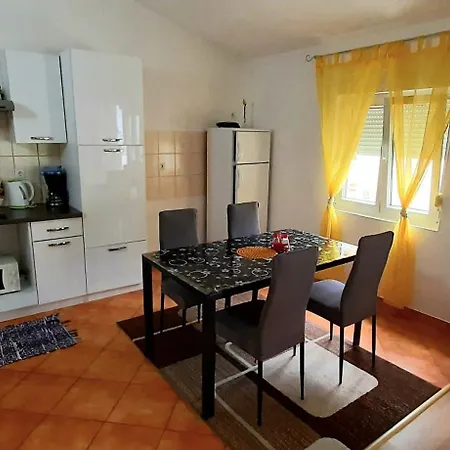 Apartment Ema & Sea Apartment's Pula