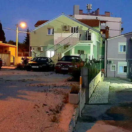 Ema & Sea Apartment's * פולה