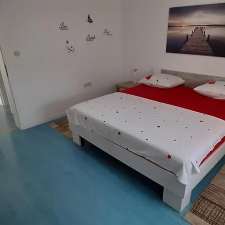 Ema & Sea Apartment's Apartman Póla
