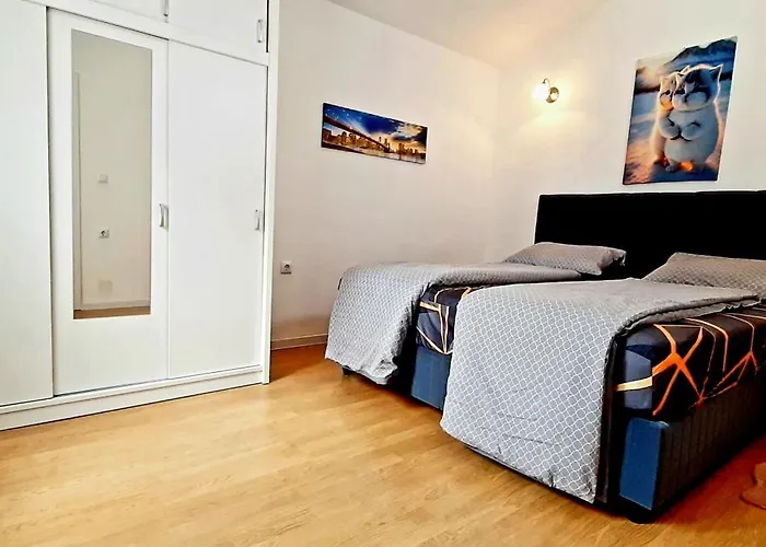 Ema & Sea Apartment's Πούλα