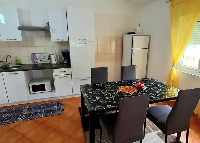 Ema & Sea Apartment's