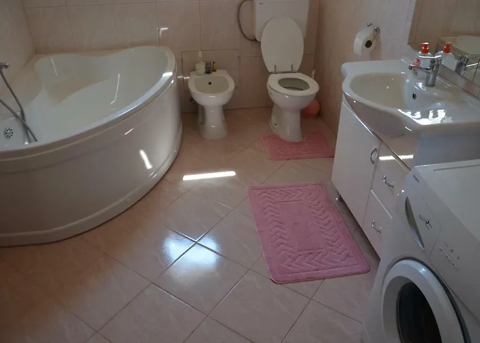 Ema & Sea Apartment's