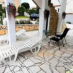 Appartement Ema & Sea Apartment's *