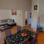Ema & Sea Apartment's شقة بولا