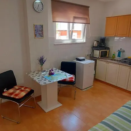 Ema & Sea Apartment's * 풀라