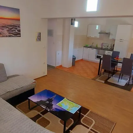 Ema & Sea Apartment's 아파트 *