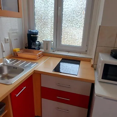 Ema & Sea Apartment's 풀라